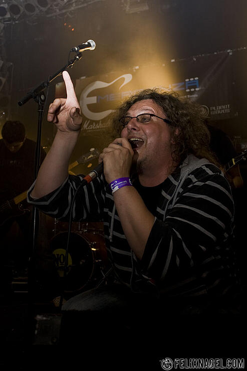 Zeitvertreib beim Semifinale im Knust (Hamburg) am 01.05.09