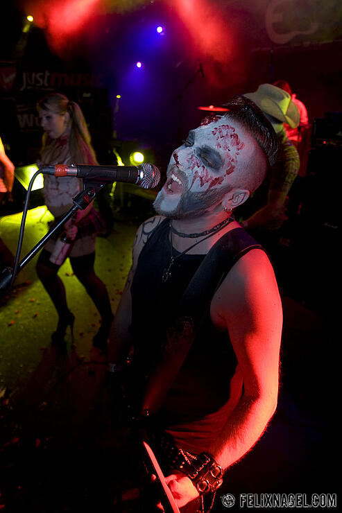Jamey Rottencorpse And The Rising Dead beim Finale Nord in der Markthalle (HH) am 5.6.10